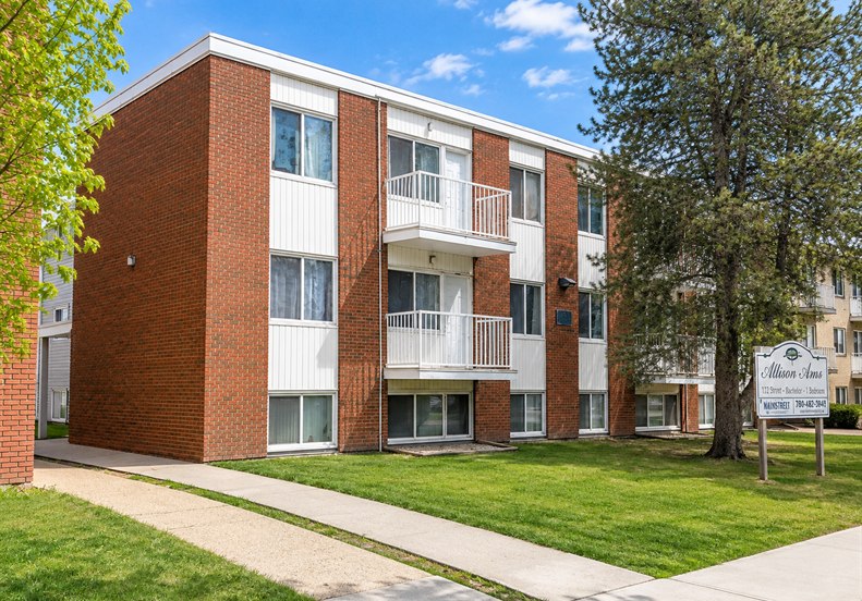 112 St NW